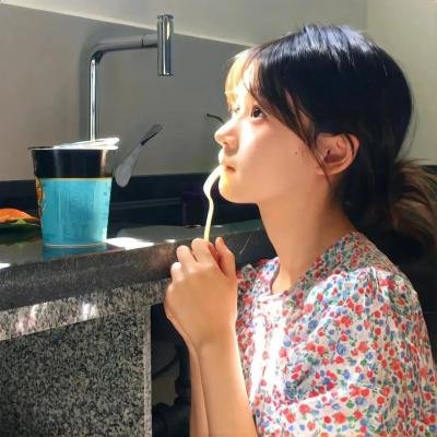 在冷漠的他怀里撒个娇